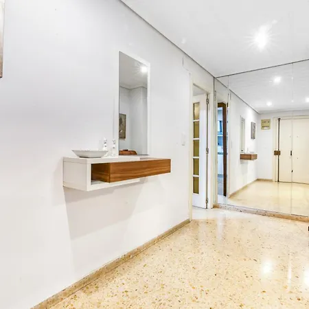 Centrally Located Temporary, Very Spacious Pataconabluerentals Apartamento *