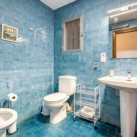 Centrally Located Temporary, Very Spacious Pataconabluerentals Valencia