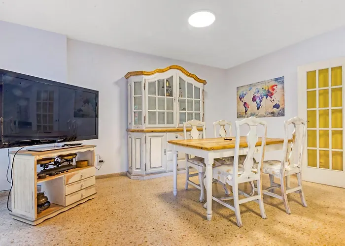 Centrally Located Temporary, Very Spacious Pataconabluerentals Valencia